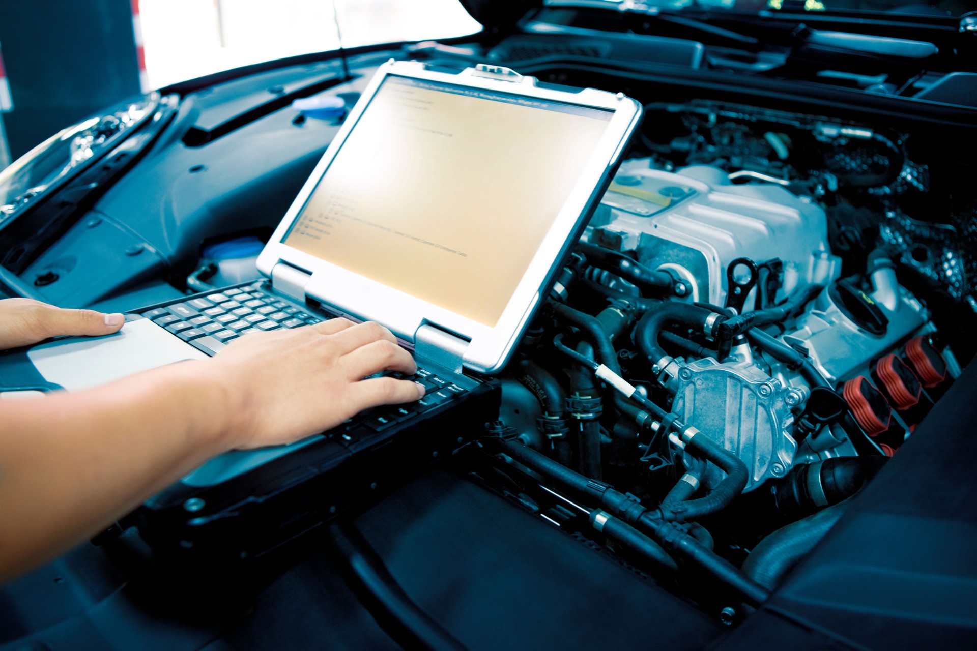 Mechanic using Diagnostic machine tools for car